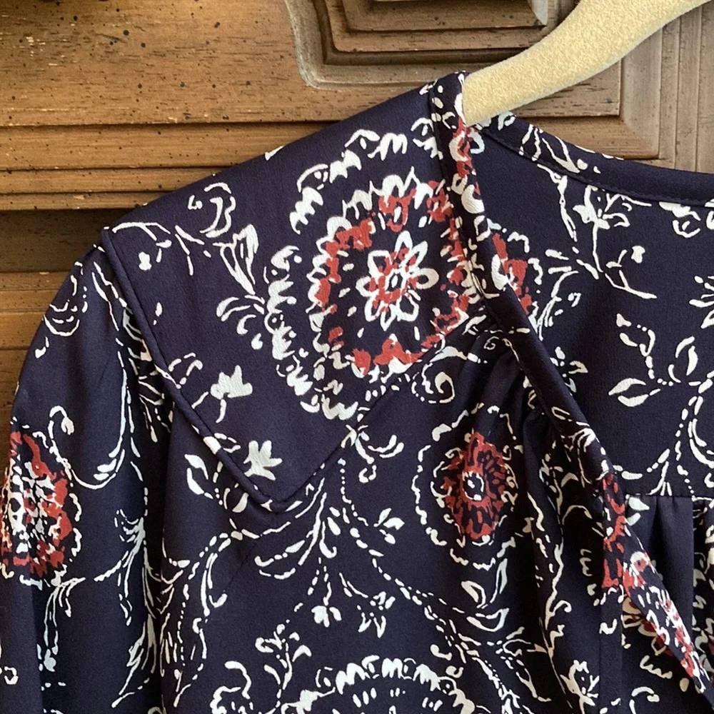 Ann Taylor Blouse Size M - Picture 5 of 9